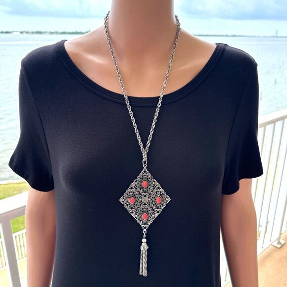 Vintage Tassel Pendant Necklace Clip on Earrings Set Silver Tone Coral - Picture 3 of 4